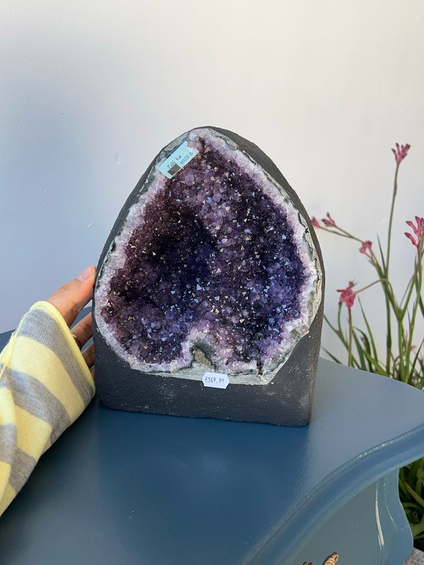 A kwaliteit amethist geode/kathedraal
