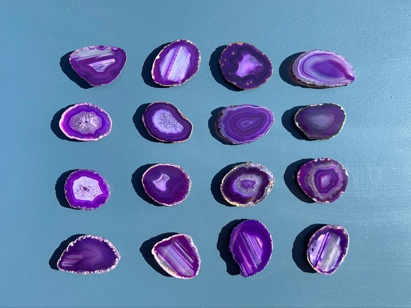 Paars gekleurd agaat magneetje Paars gekleurd agaat magneetje