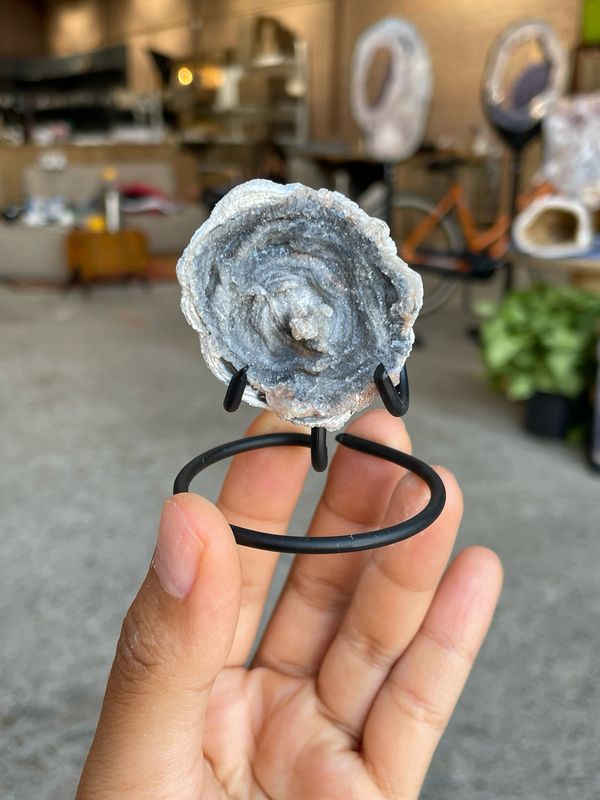 Druzy chalcedoon op standaard Druzy chalcedoon op standaard