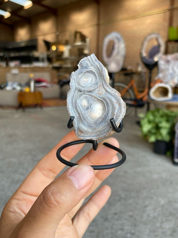 Druzy chalcedoon op standaard Druzy chalcedoon op standaard