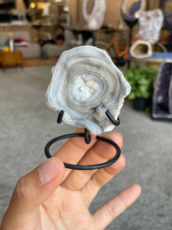 Druzy chalcedoon op standaard Druzy chalcedoon op standaard