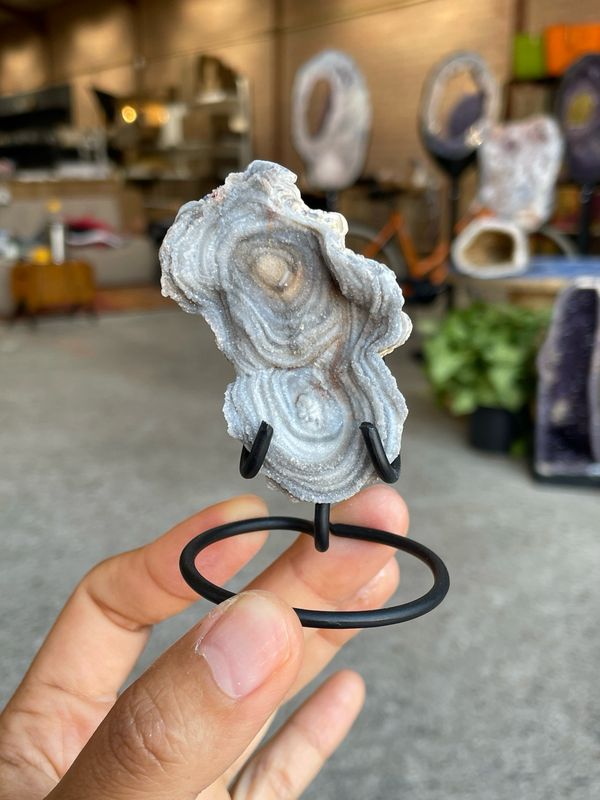 Druzy chalcedoon op standaard Druzy chalcedoon op standaard