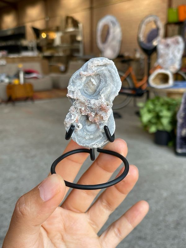 Druzy chalcedoon op standaard Druzy chalcedoon op standaard