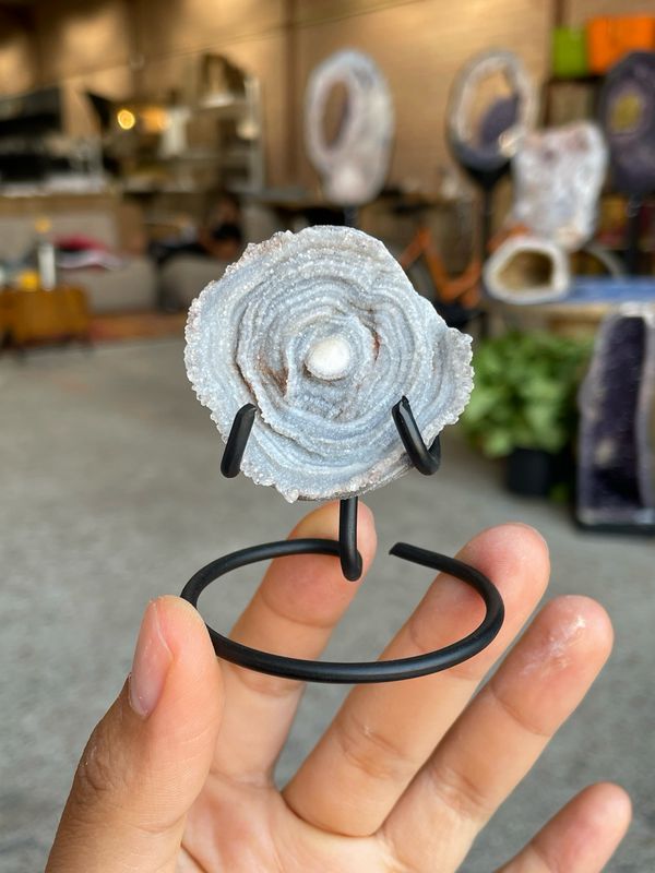 Druzy chalcedoon op standaard Druzy chalcedoon op standaard
