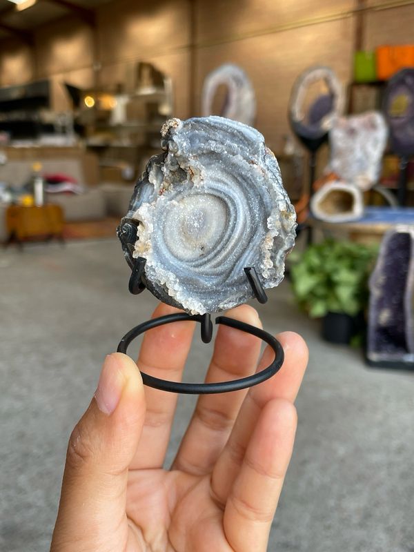 Druzy chalcedoon op standaard Druzy chalcedoon op standaard