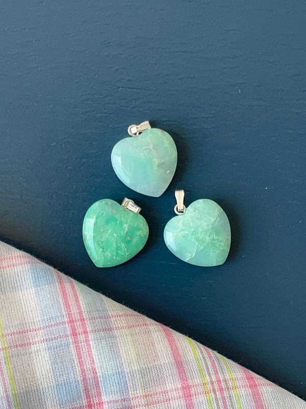 Chrysopraas hartjes kettinghanger (2cm) (Sterk zuiverend & rustgevend)