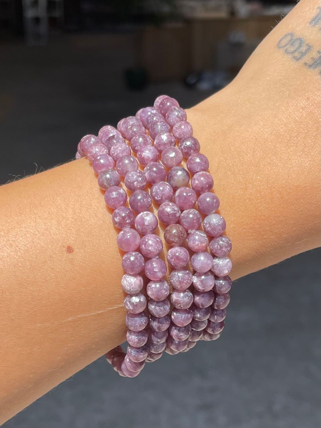 Lepidoliet armband 6mm (stress verlagend, loslaten dwang & negatieve gedachten)