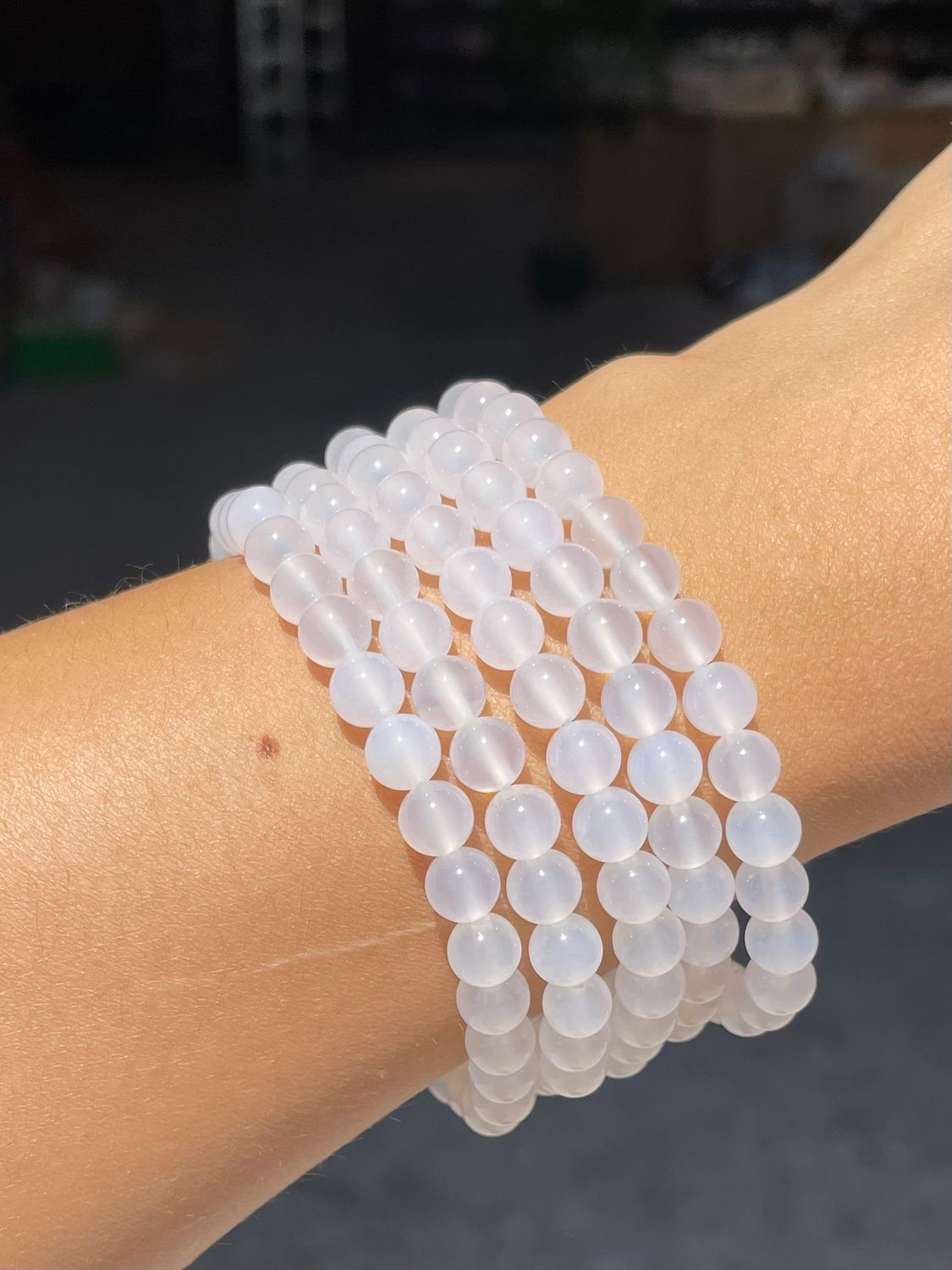Witte agaat armband 6mm (aardend, loslaten, emotionele balans)