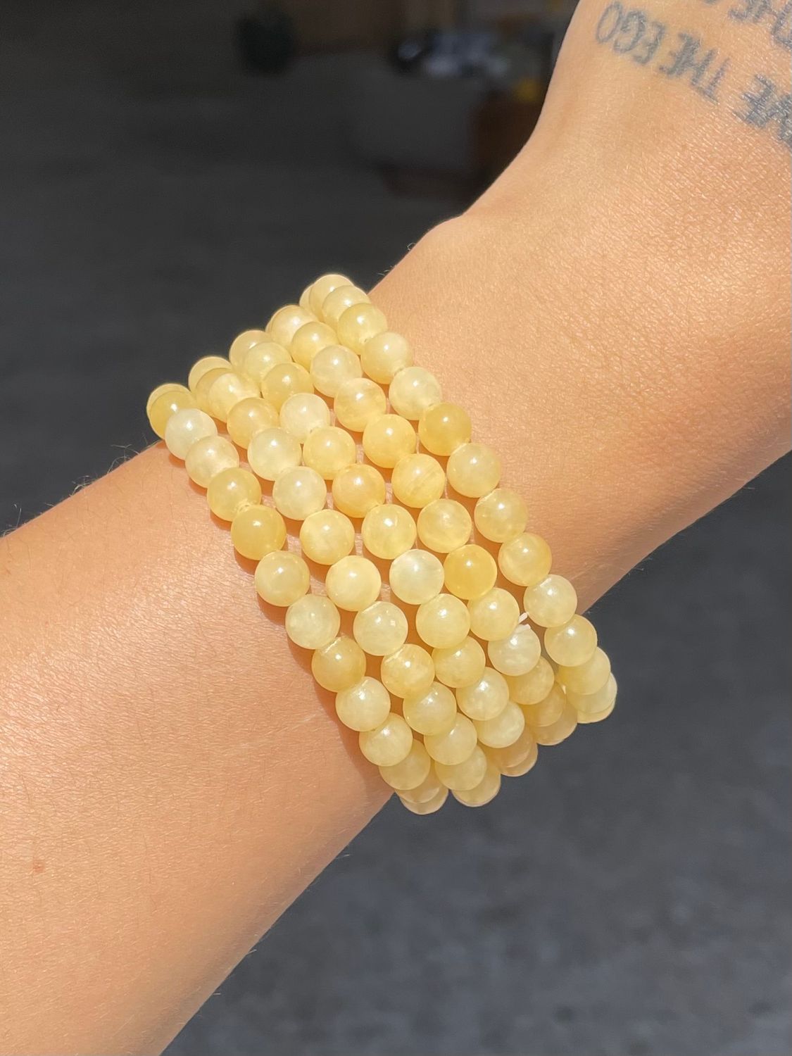 Gele calciet armband 6mm (zonnig, creativiteit, levenslust)