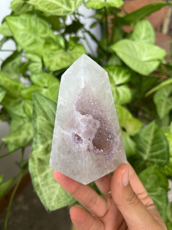 Druzy agaat toren / obelisk met amethist Druzy agaat toren / obelisk met amethist