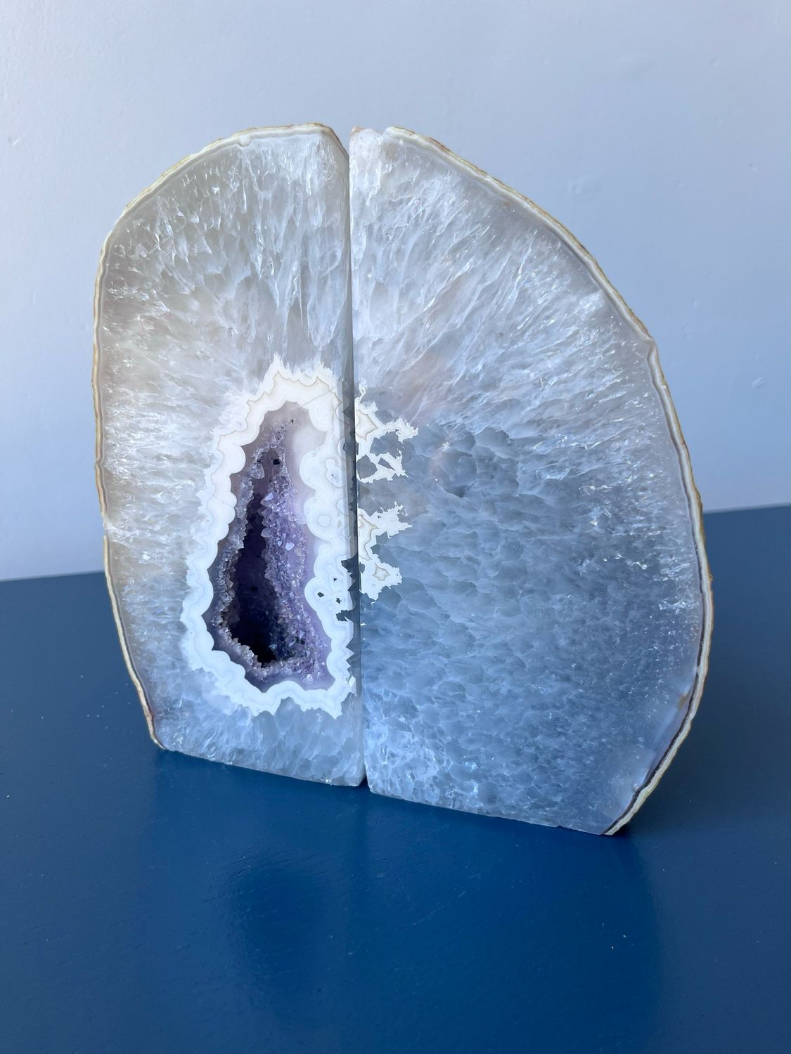 Druzy agaat boekensteun met amethist Druzy agaat boekensteun met amethist