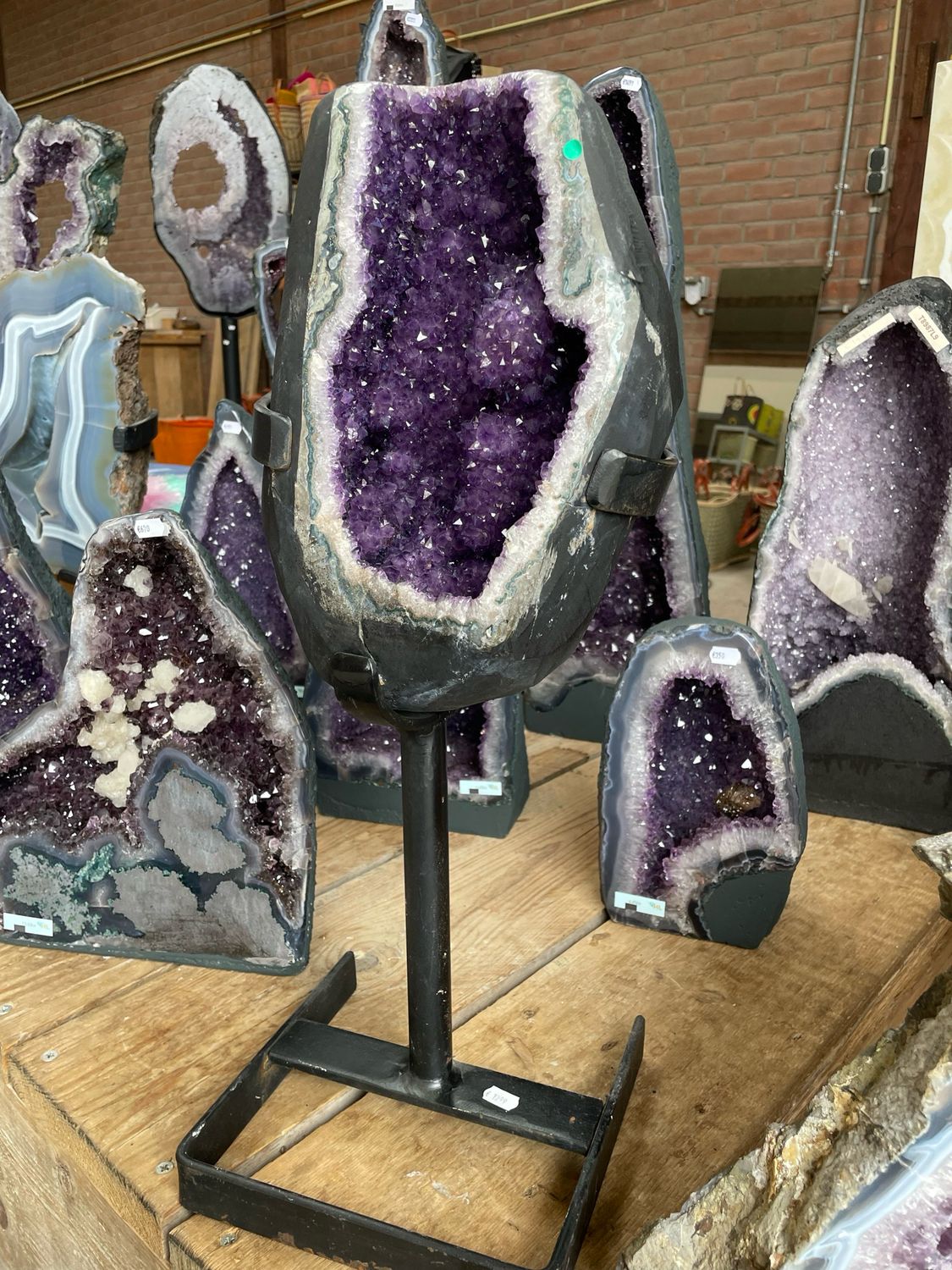 A++ amethist geode op standaard A++ amethist geode op standaard