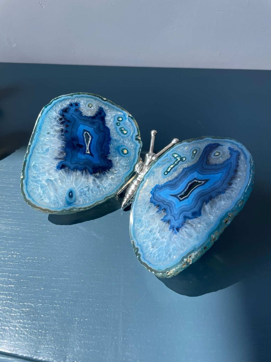 Vlinder van agaat (blauw gebeitst)