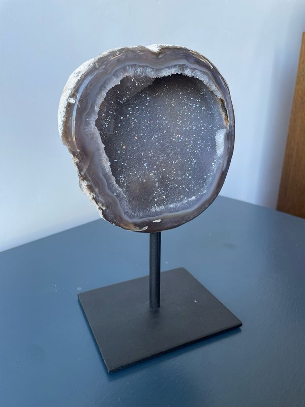 Agaat geode op standaard
