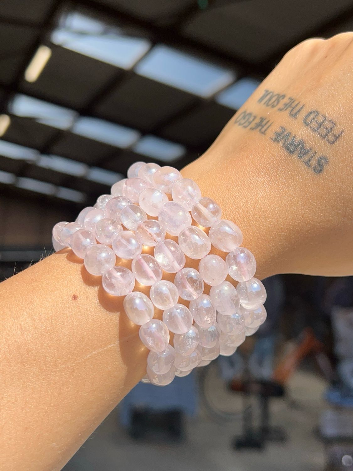 Angel aura (rozenkwarts) getrommelde armband
