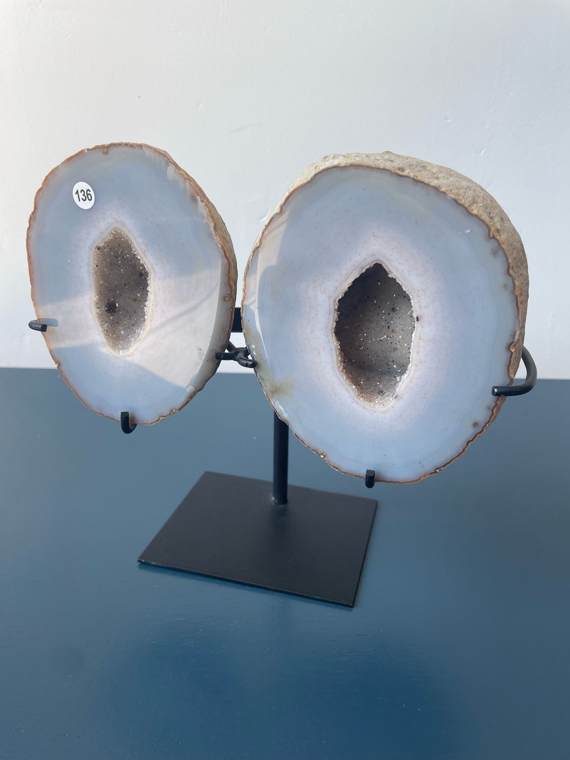 Agaat geode op standaard Agaat geode op standaard