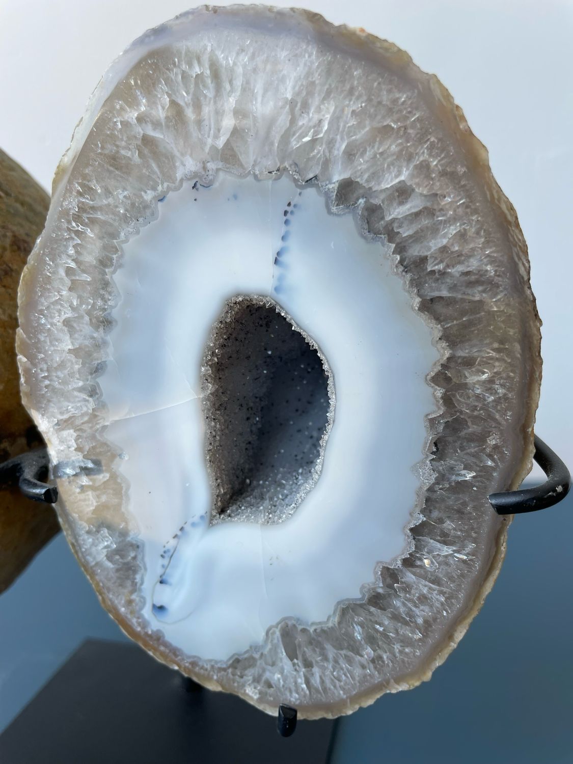 Agaat geode op standaard Agaat geode op standaard