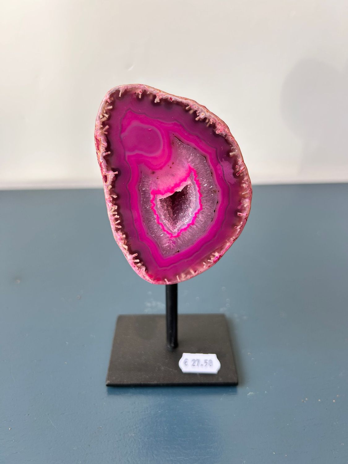 roze agaat op standaard