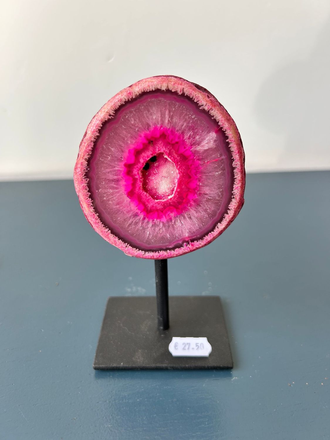 roze agaat op standaard