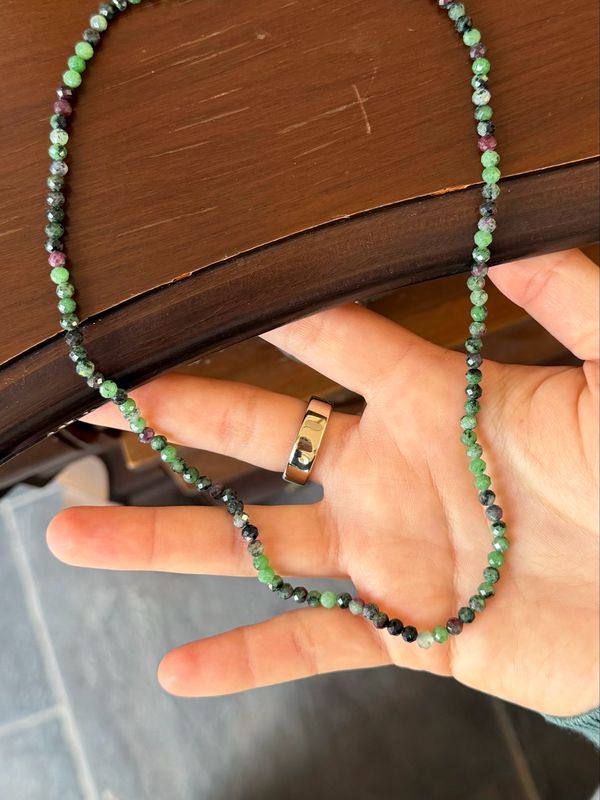 Robijn in zoïsiet 4mm ketting facet geslepen Robijn in zoïsiet 4mm ketting facet geslepen