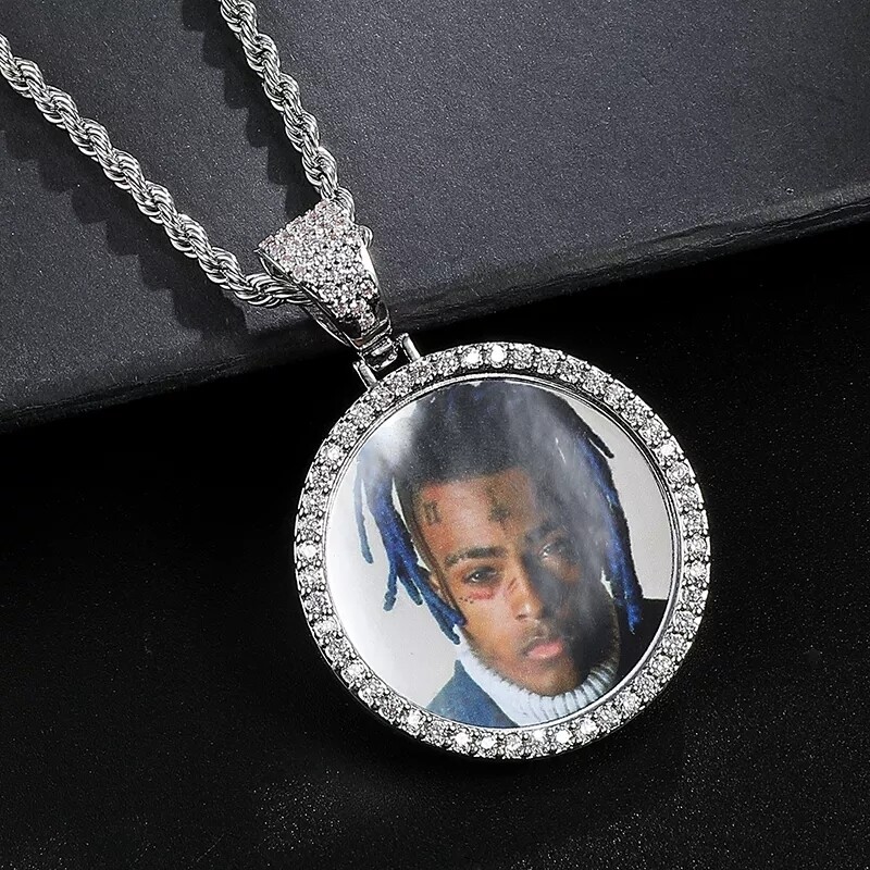 SMALL MEDALLION