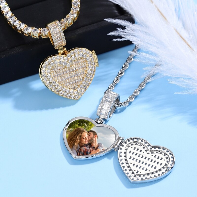 ICY PICTURE LOCKET