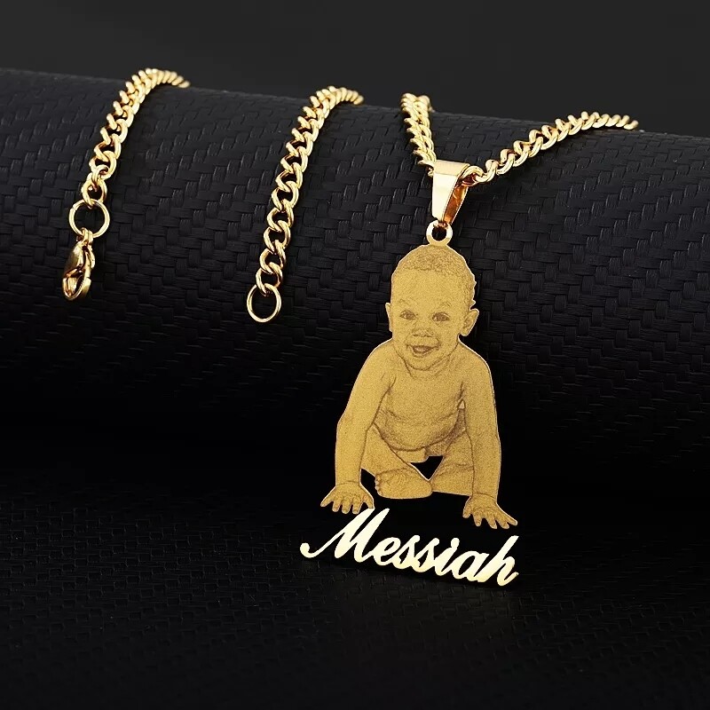 PORTRAIT PENDANTS