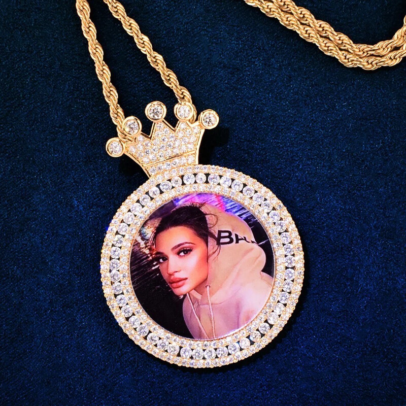 CROWN BAIL SMALL MEDALLION