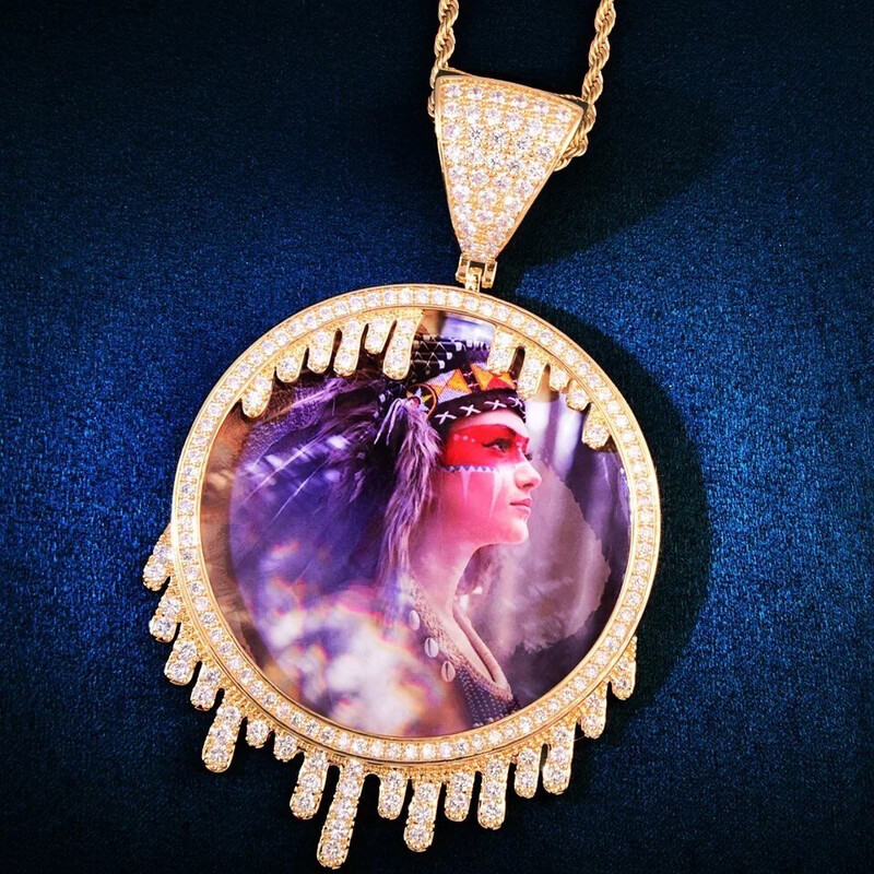 DRIPPY MEDALLION