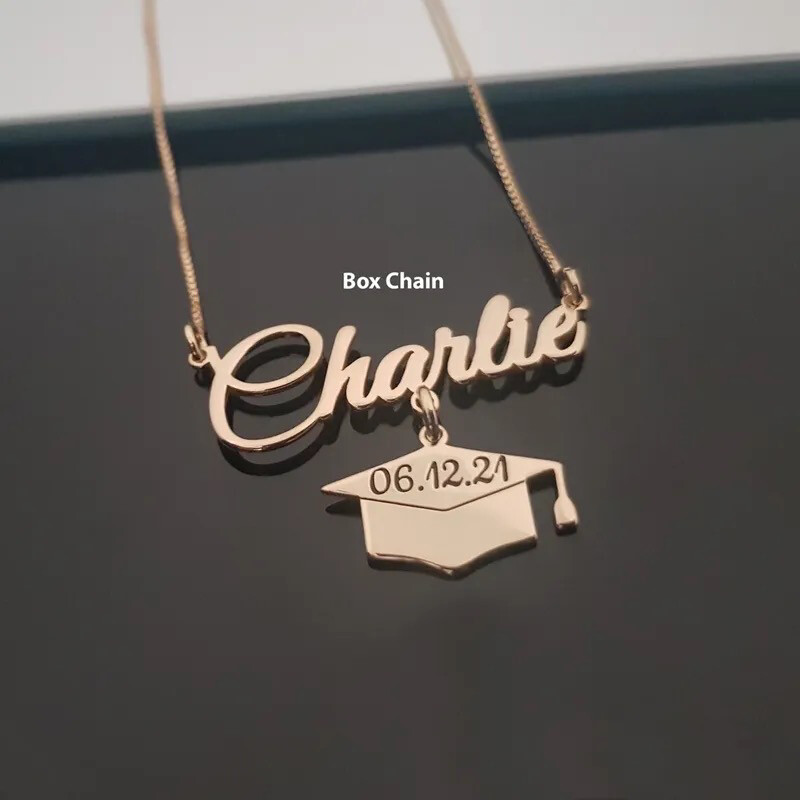HANGING HAT GRADUATE NAME NECKLACE