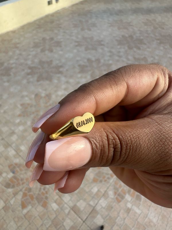 HEART SHAPED SIGNET RING