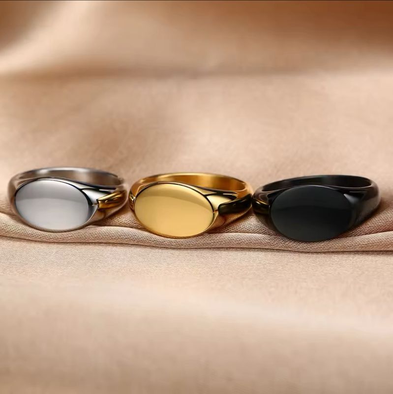 ROUND TOP SIGNET RING
