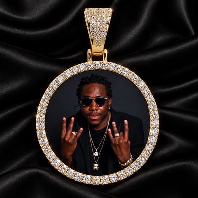 MEDIUM MEDALLION