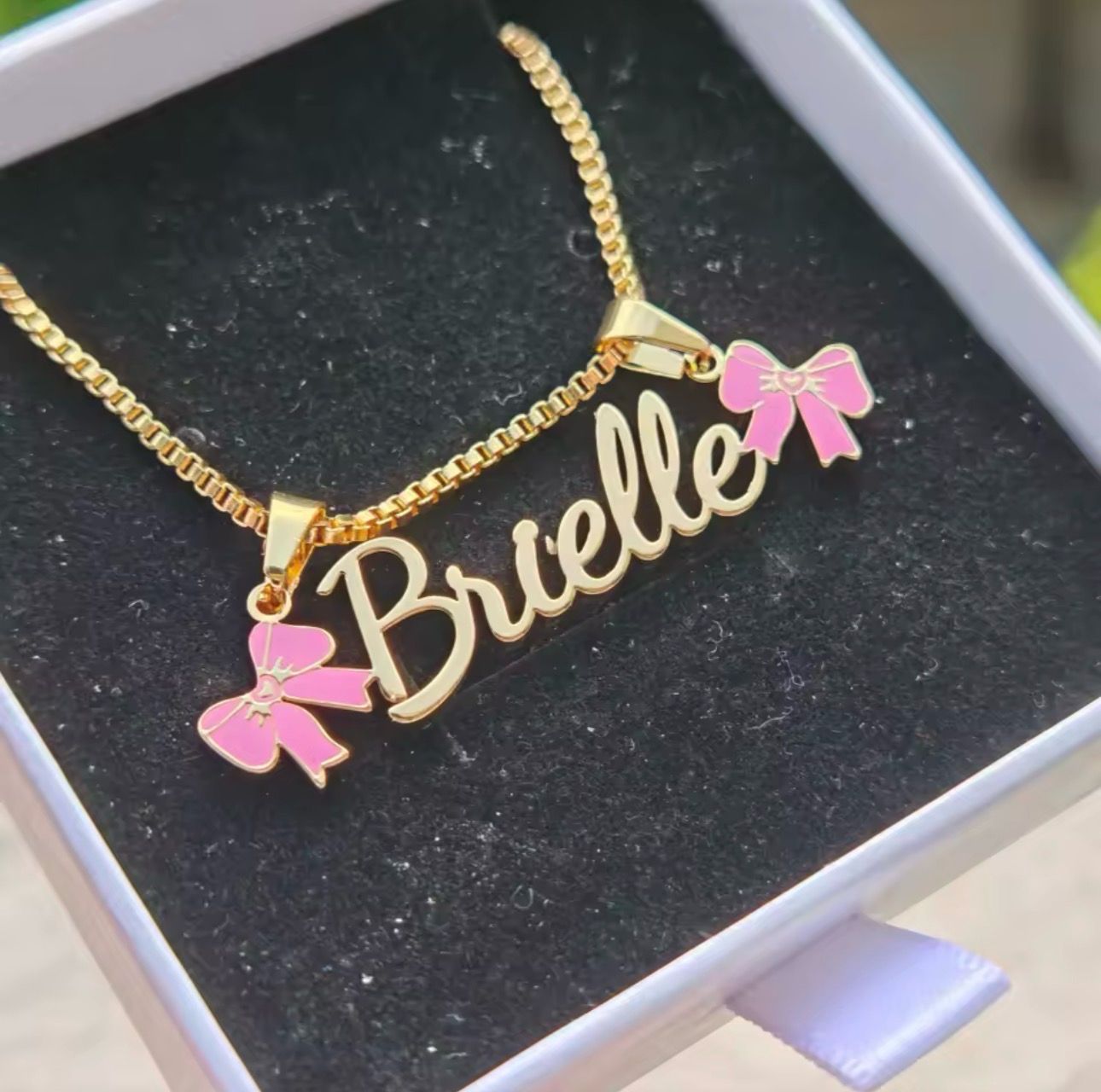DOUBLE BOW NAME NECKLACE DESIGN