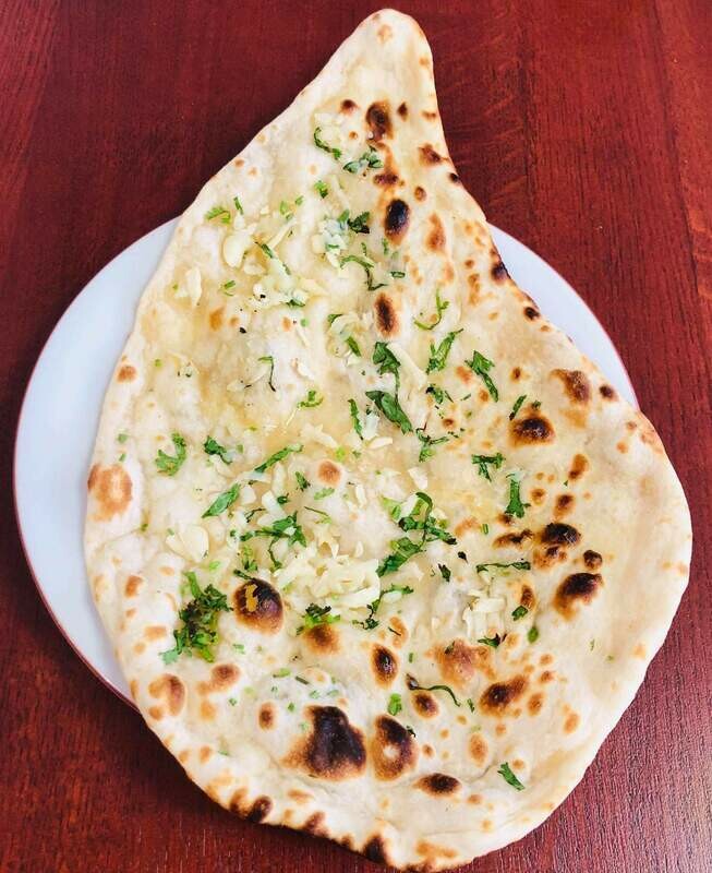 NAAN À L’AIL (pâte levée à l’ail)