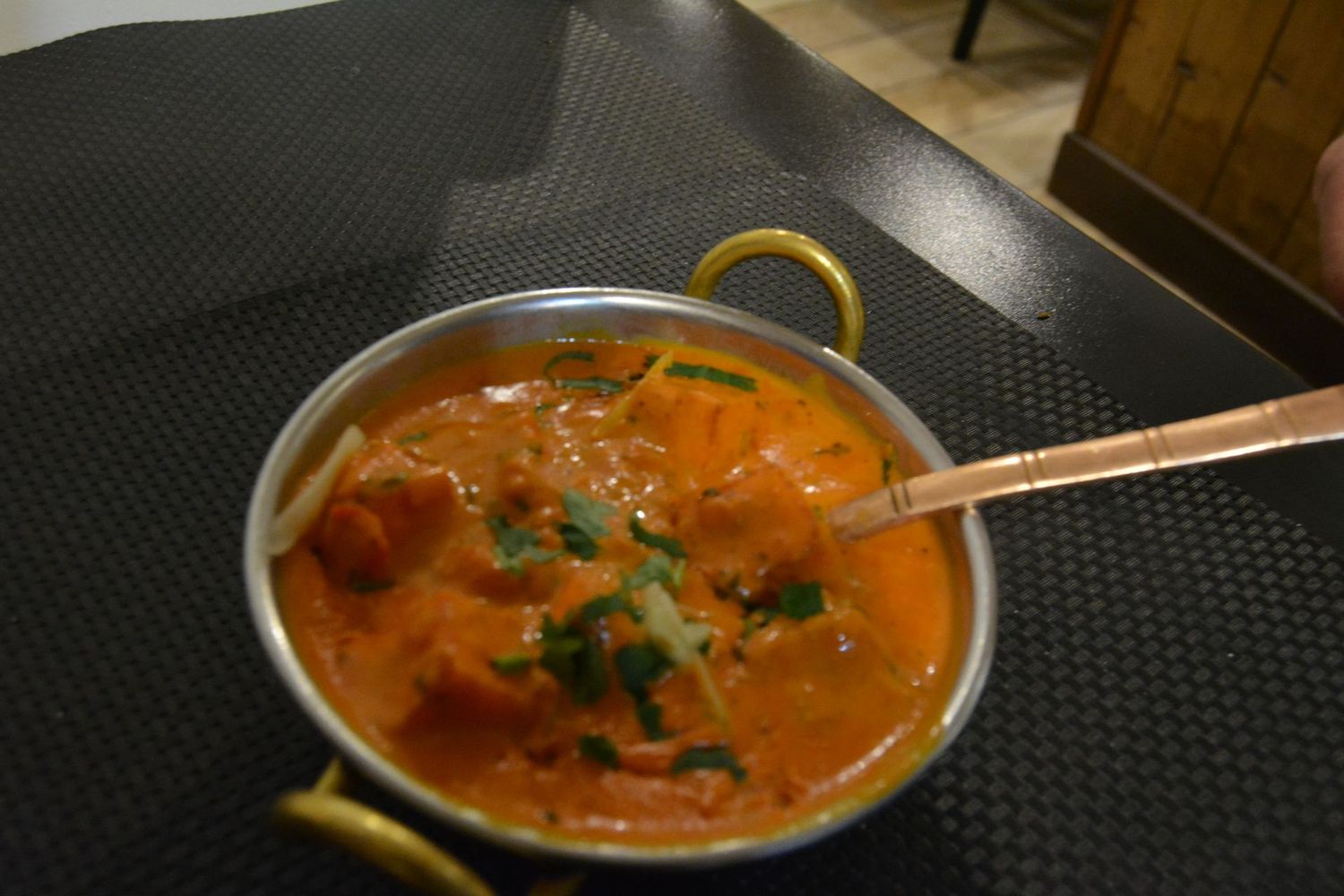 PANEER BUTTER MASALA (Fromage maison préparé avec une sauce au beurre et noix de cajou)