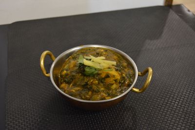 POULET PALAK (Poulet préparé aux épinards et des épices)