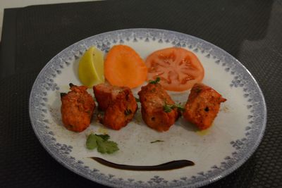 POULET TIKKA (Morceaux de blanc de poulet cuits au tandoor)