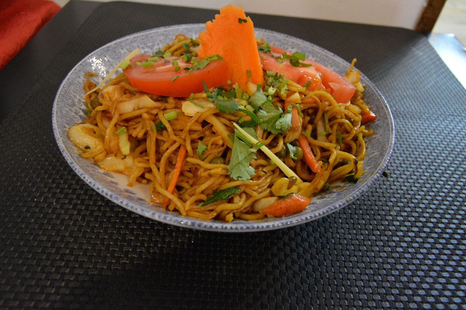 CHAU¬MIN LÉGUMES (Nouilles sautées aux légumes et aux épices )