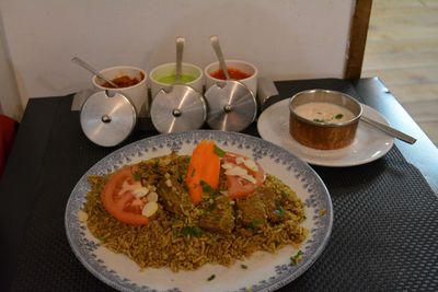 BIRIYANI AGNEAU                                                                               (Riz préparé avec des morceaux d’agneau et des épices)