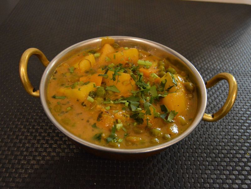 ALLU MATTER  (Curry de pomme de terre aux petits pois)