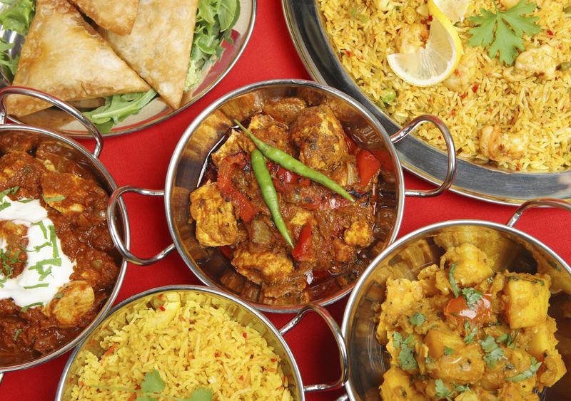 formule 1 Plat–dessert, servi avec riz basmati et Naan au choix formule 1 Plat–dessert, servi avec riz basmati et Naan au choix