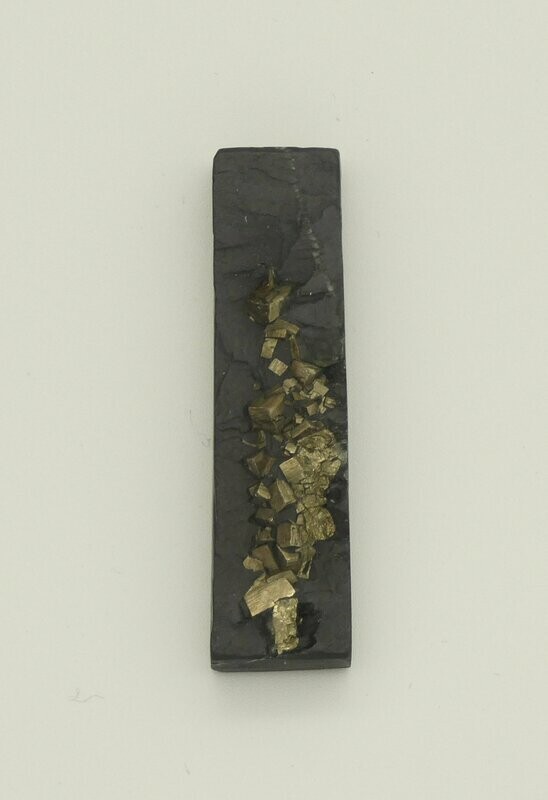 Anhänger Schieferpyrit, Stab, (7,4x2,1x1,1cm) Anhänger Schieferpyrit, Stab, (7,4x2,1x1,1cm)