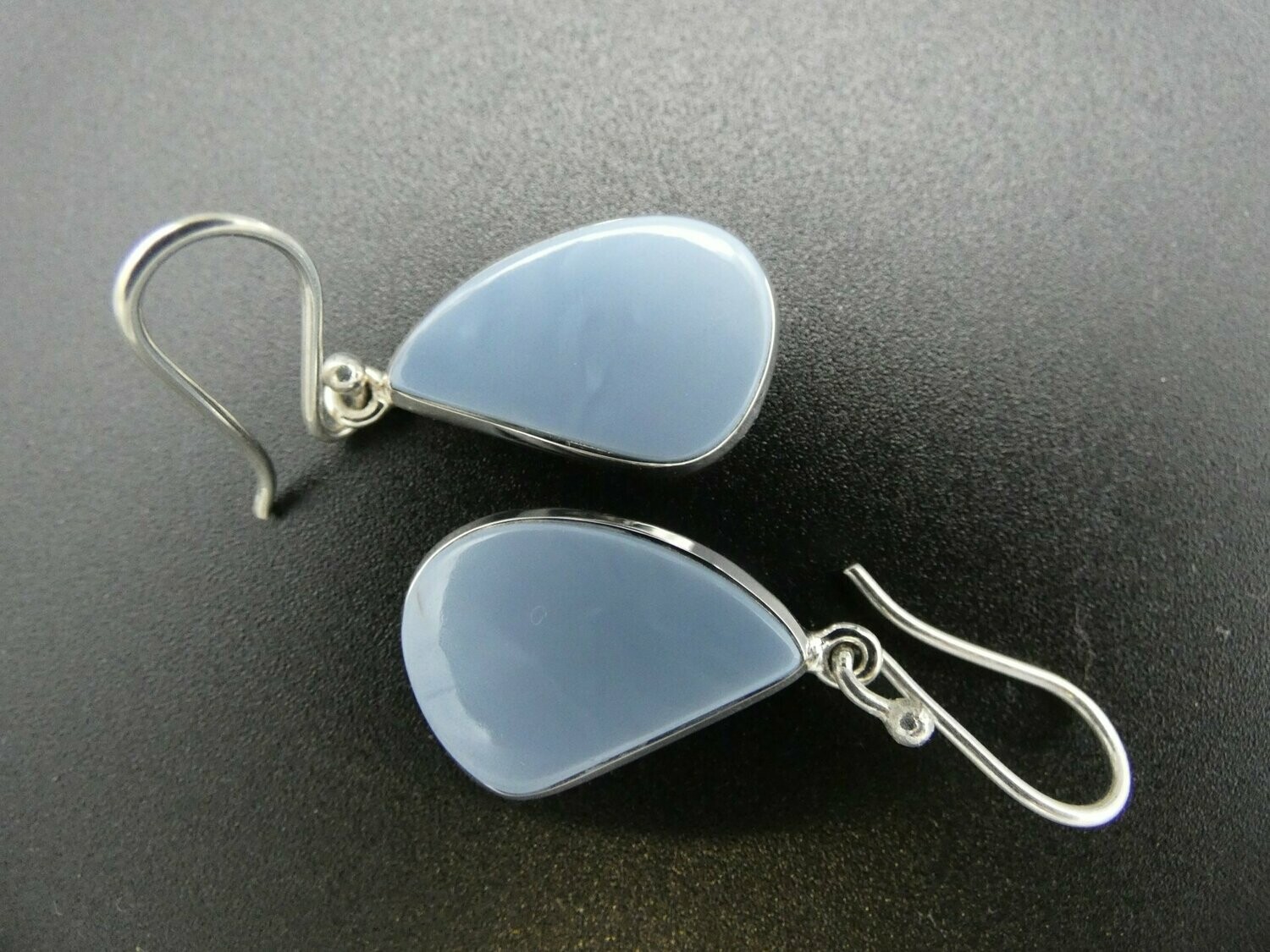 Ohrhänger Opal blau, Freiform in Silberfassung 925
