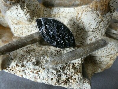 Ring Tektit, Navette, Silberfassung 925 - Größe 59 Ring Tektit, Navette, Silberfassung 925 - Größe 59