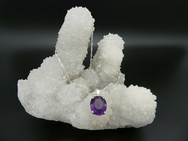 Anhänger Amethyst, facettiert, oval, mit Silberfassung 925 Anhänger Amethyst, facettiert, oval, mit Silberfassung 925