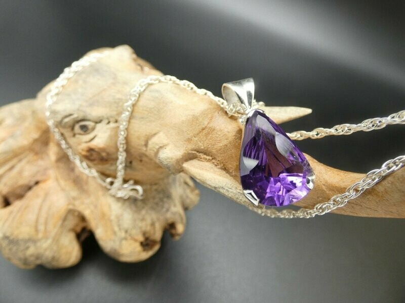 Anhänger Amethyst, facettiert, Tropfenform, Silberfassung 925 Anhänger Amethyst, facettiert, Tropfenform, Silberfassung 925