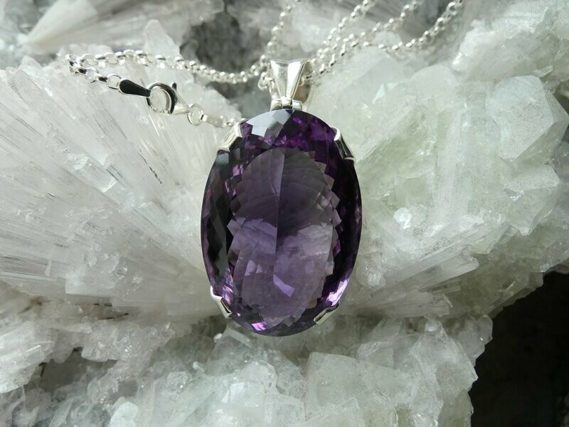 Anhänger Amethyst, facettiert, oval, Silberfassung 925 Anhänger Amethyst, facettiert, oval, Silberfassung 925