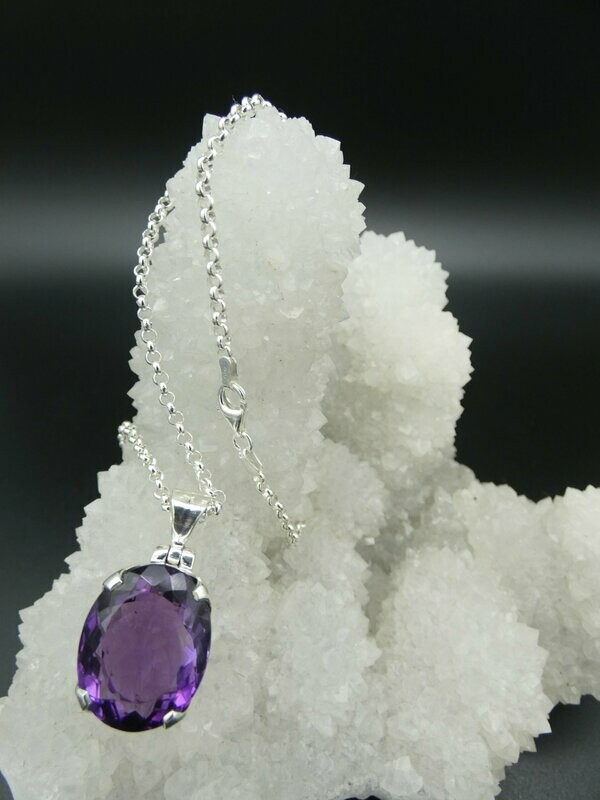Anhänger Amethyst, facettiert, oval, Silberfassung 925 Anhänger Amethyst, facettiert, oval, Silberfassung 925