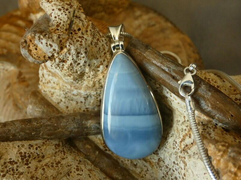 Anhänger blauer Opal, Tropfenform mit Silberfassung 925 Anhänger blauer Opal, Tropfenform mit Silberfassung 925